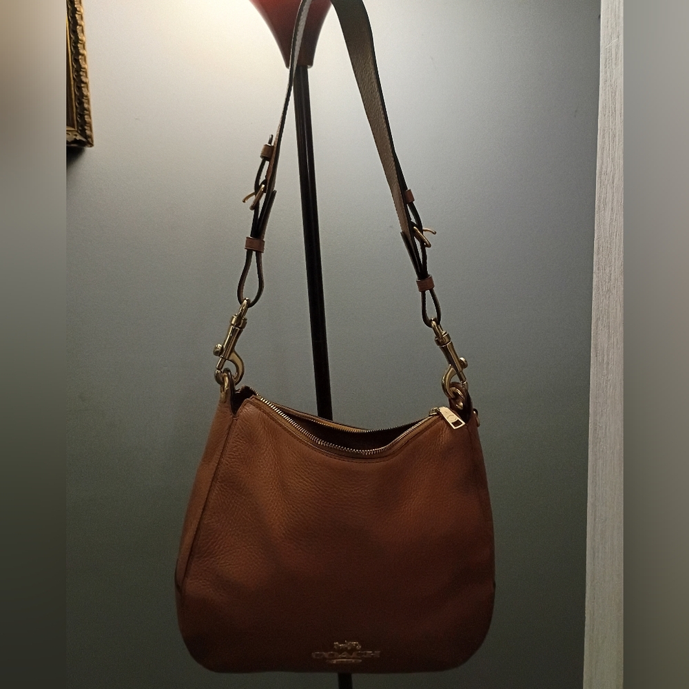 Coach Chelsea Hobo in camel Leather Shoulder Bag